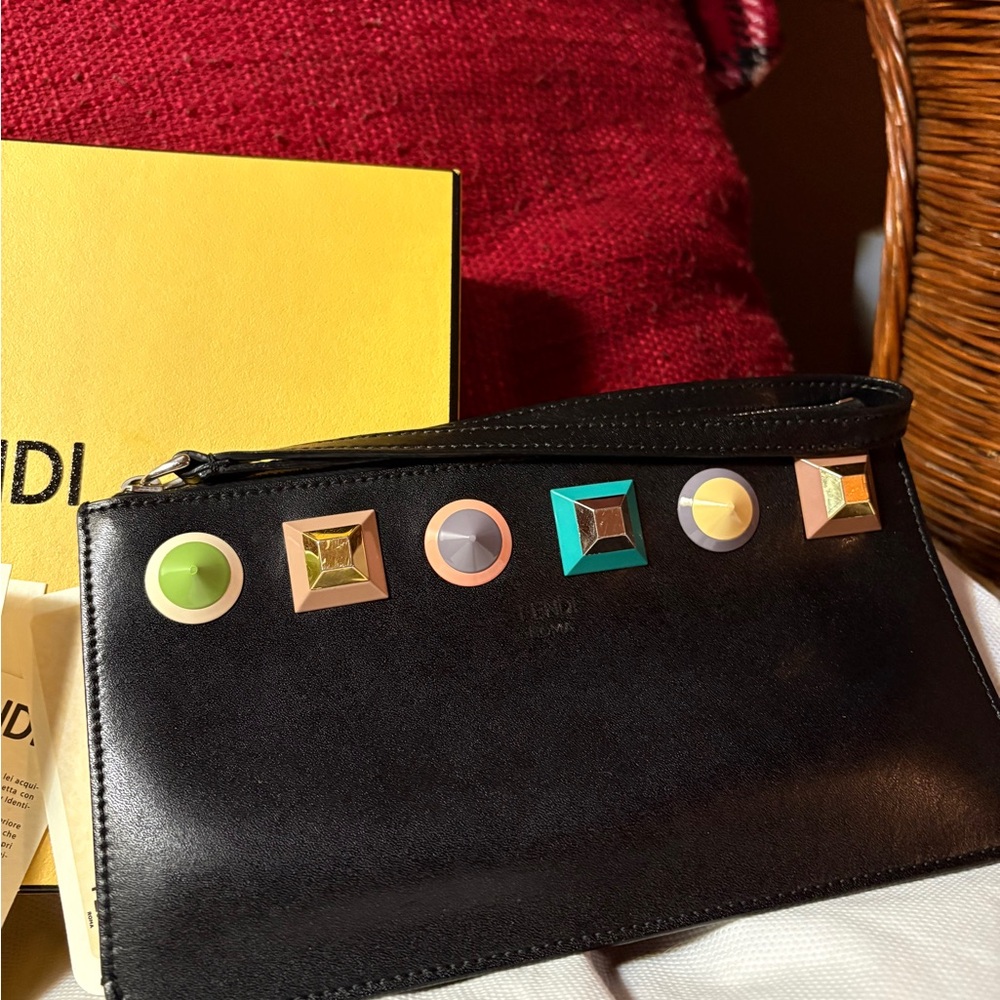 🔥FINAL DROP🔥💎Authentic,FENDI WRISTLET OR POUCH Comes w/ box and 
bag💎